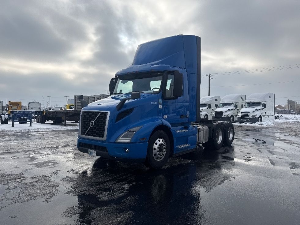 Day Cab Tractor-Heavy Duty Tractors-Volvo-2020-VNR64300-East Chicago-IN-717,155\n\t\tmiles-$ 27,250 - Image 3