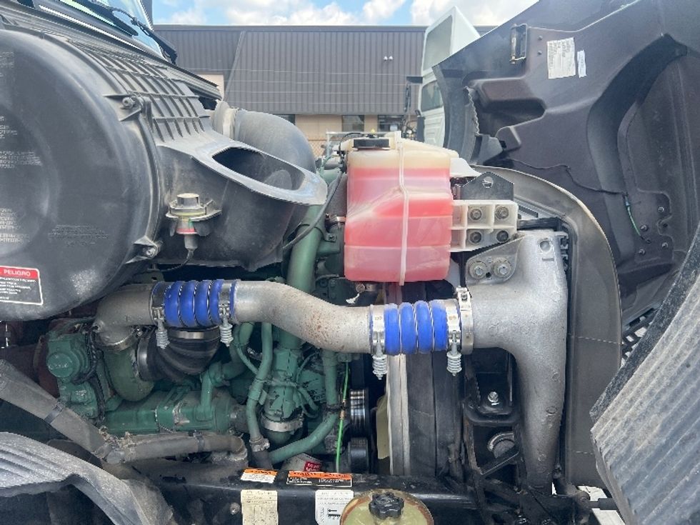 Day Cab Tractor-Heavy Duty Tractors-Volvo-2020-VNR64300-Essex-MD-421,987\n\t\tmiles-$ 44,250 - Image 14