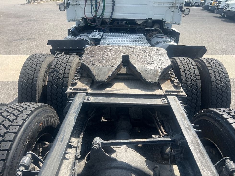Day Cab Tractor-Heavy Duty Tractors-Volvo-2020-VNR64300-Essex-MD-421,987\n\t\tmiles-$ 44,250 - Image 5