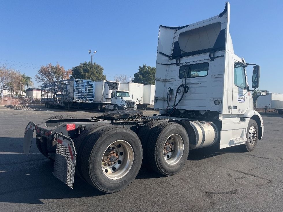 Day Cab Tractor-Heavy Duty Tractors-Volvo-2020-VNR64300-Fontana-CA-431,674\n\t\tmiles-$ 59,250 - Image 7