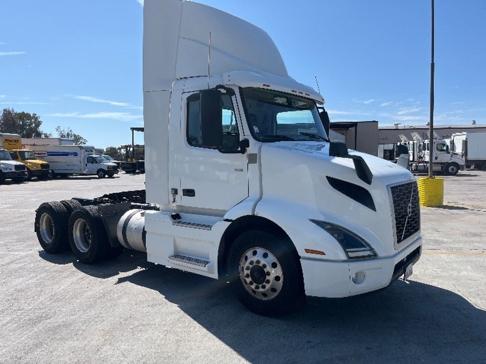 Day Cab Tractor-Heavy Duty Tractors-Volvo-2020-VNR64300-Fontana-CA-436,039\n\t\tmiles-$ 39,750 - Image 1