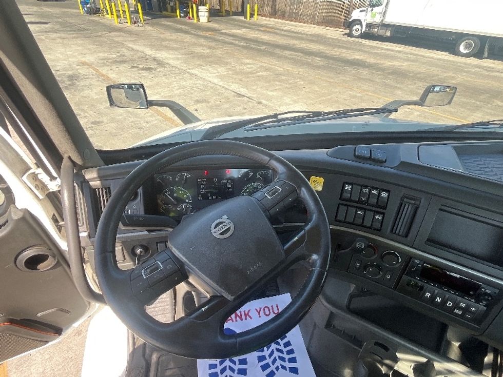 Day Cab Tractor-Heavy Duty Tractors-Volvo-2020-VNR64300-Fontana-CA-436,039\n\t\tmiles-$ 39,750 - Image 11