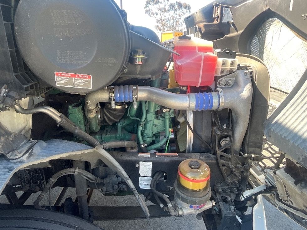 Day Cab Tractor-Heavy Duty Tractors-Volvo-2020-VNR64300-Fontana-CA-436,039\n\t\tmiles-$ 39,750 - Image 15