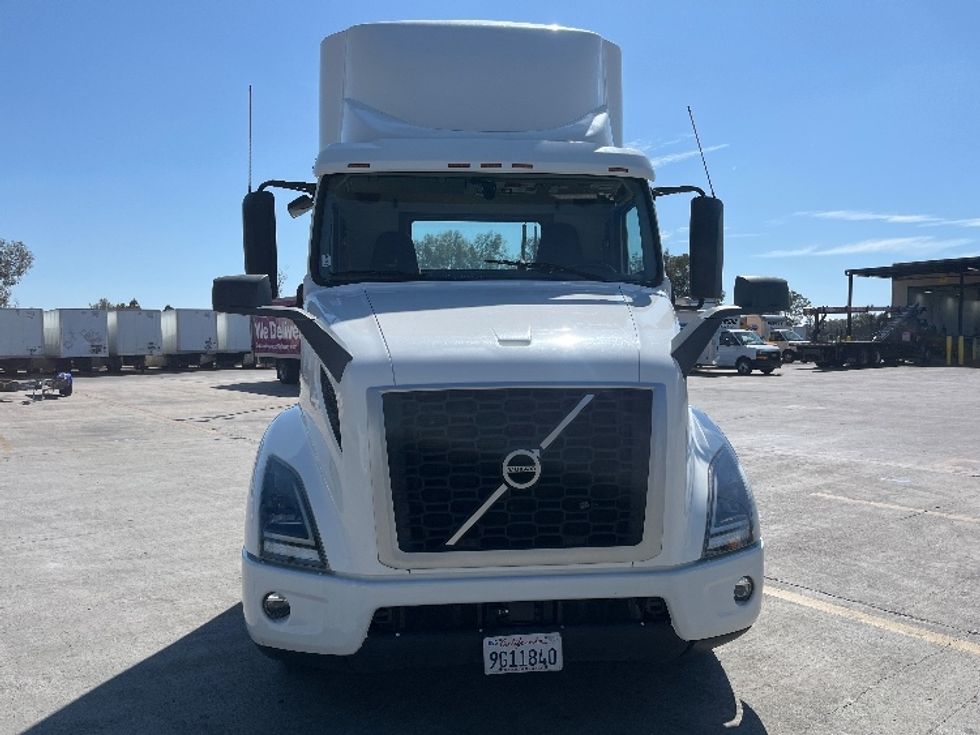 Day Cab Tractor-Heavy Duty Tractors-Volvo-2020-VNR64300-Fontana-CA-436,039\n\t\tmiles-$ 39,750 - Image 2