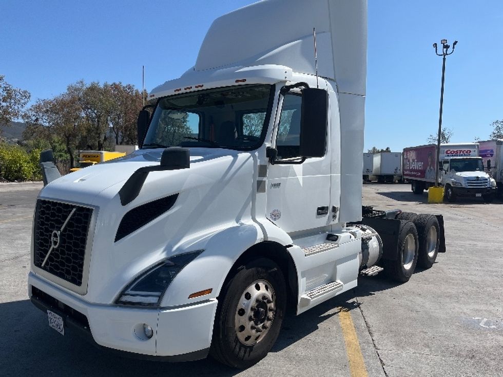 Day Cab Tractor-Heavy Duty Tractors-Volvo-2020-VNR64300-Fontana-CA-436,039\n\t\tmiles-$ 39,750 - Image 3