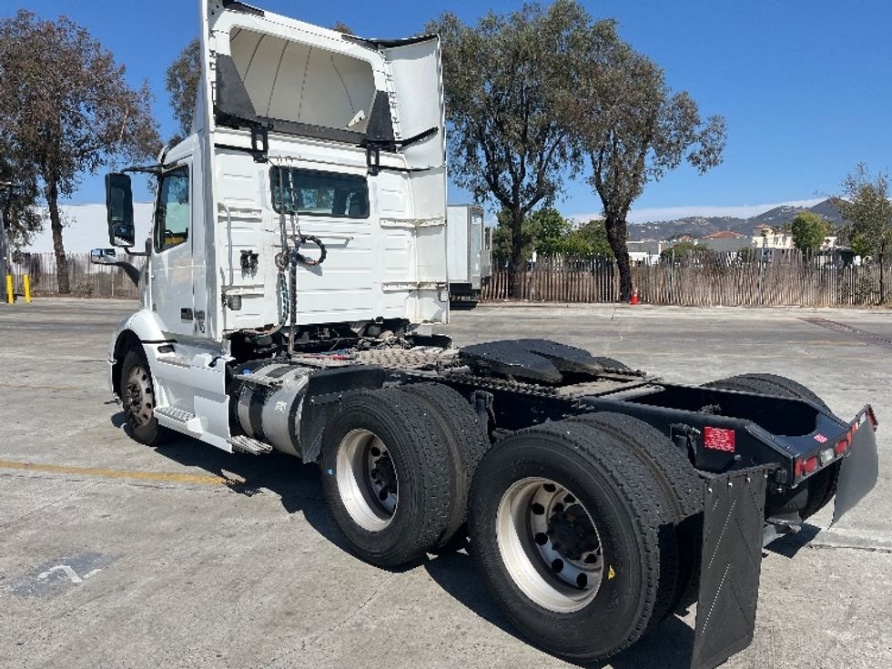 Day Cab Tractor-Heavy Duty Tractors-Volvo-2020-VNR64300-Fontana-CA-436,039\n\t\tmiles-$ 39,750 - Image 5