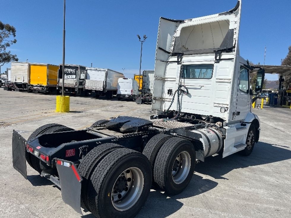 Day Cab Tractor-Heavy Duty Tractors-Volvo-2020-VNR64300-Fontana-CA-436,039\n\t\tmiles-$ 39,750 - Image 7