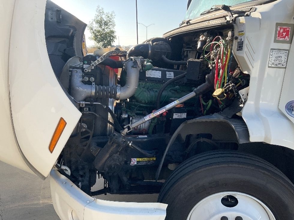 Day Cab Tractor-Heavy Duty Tractors-Volvo-2020-VNR64300-Fontana-CA-460,624\n\t\tmiles-$ 56,250 - Image 16