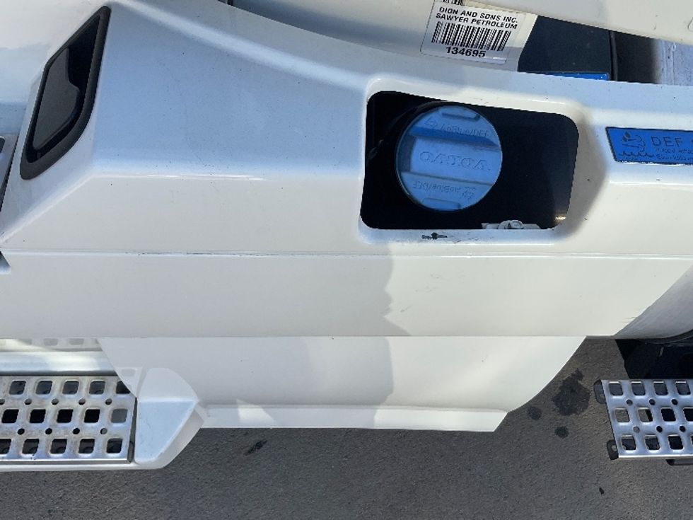 Day Cab Tractor-Heavy Duty Tractors-Volvo-2020-VNR64300-Fontana-CA-460,624\n\t\tmiles-$ 56,250 - Image 19