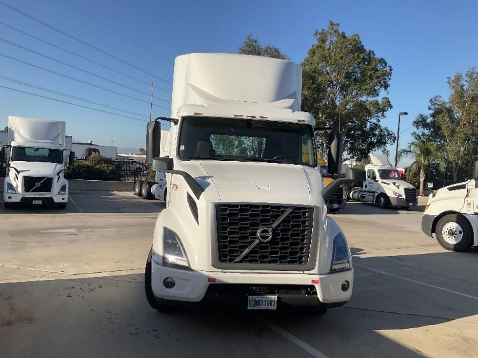 Day Cab Tractor-Heavy Duty Tractors-Volvo-2020-VNR64300-Fontana-CA-460,624\n\t\tmiles-$ 56,250 - Image 2