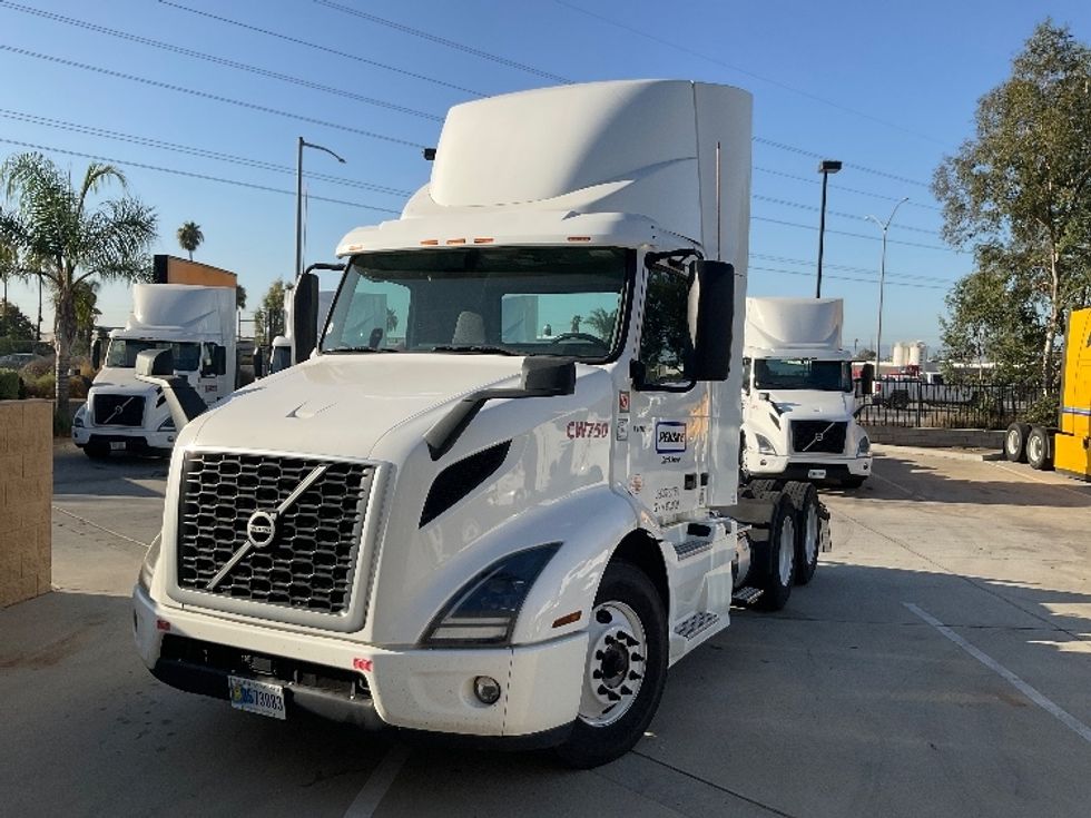 Day Cab Tractor-Heavy Duty Tractors-Volvo-2020-VNR64300-Fontana-CA-460,624\n\t\tmiles-$ 56,250 - Image 3