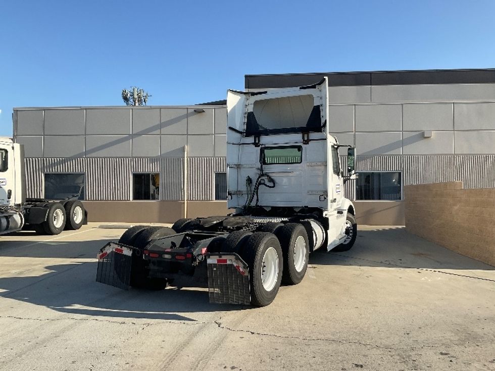 Day Cab Tractor-Heavy Duty Tractors-Volvo-2020-VNR64300-Fontana-CA-460,624\n\t\tmiles-$ 56,250 - Image 7