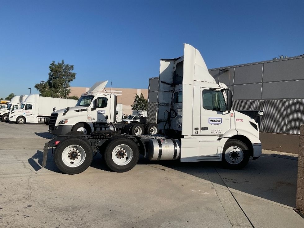 Day Cab Tractor-Heavy Duty Tractors-Volvo-2020-VNR64300-Fontana-CA-460,624\n\t\tmiles-$ 56,250 - Image 8