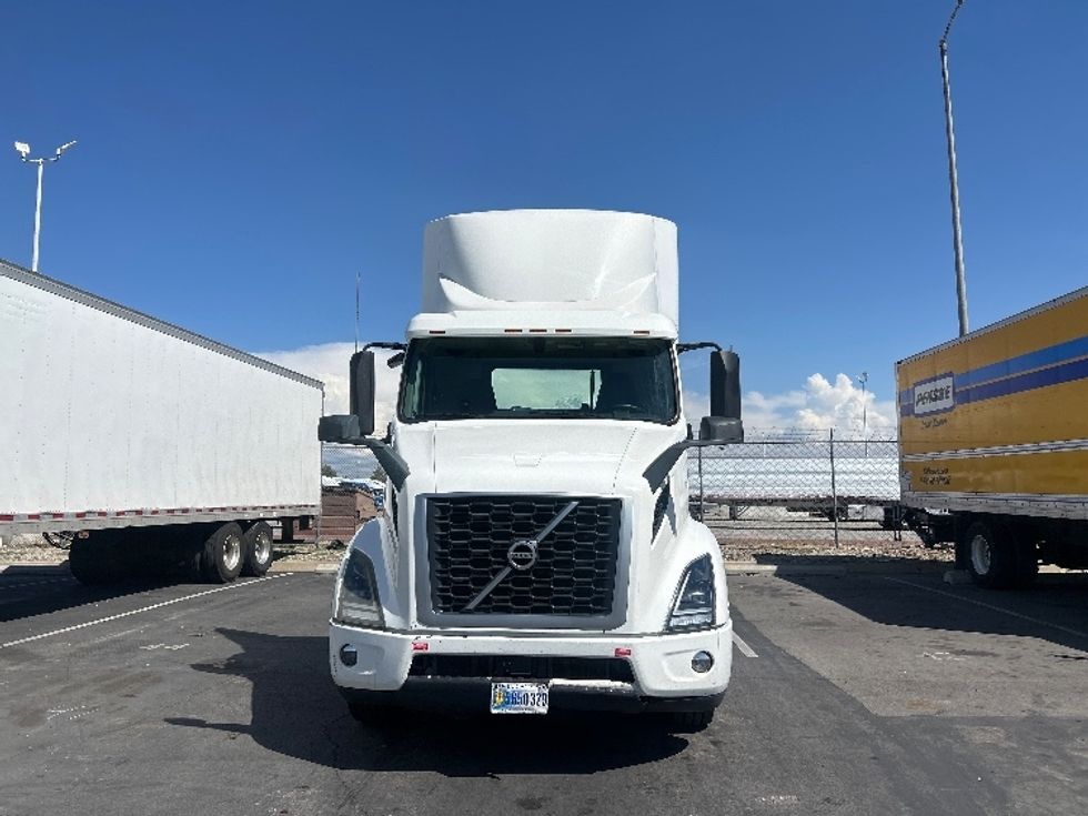 Day Cab Tractor-Heavy Duty Tractors-Volvo-2020-VNR64300-Fontana-CA-462,639\n\t\tmiles-$ 40,500 - Image 2