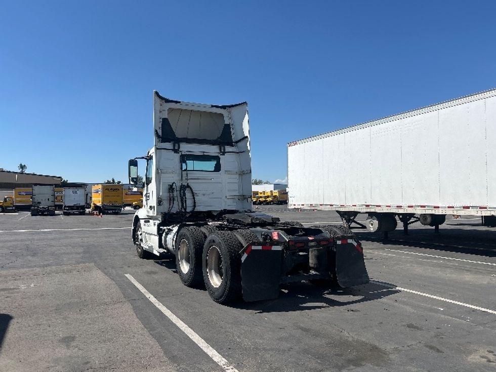 Day Cab Tractor-Heavy Duty Tractors-Volvo-2020-VNR64300-Fontana-CA-462,639\n\t\tmiles-$ 40,500 - Image 5