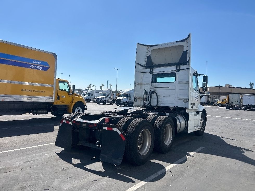 Day Cab Tractor-Heavy Duty Tractors-Volvo-2020-VNR64300-Fontana-CA-462,639\n\t\tmiles-$ 40,500 - Image 7