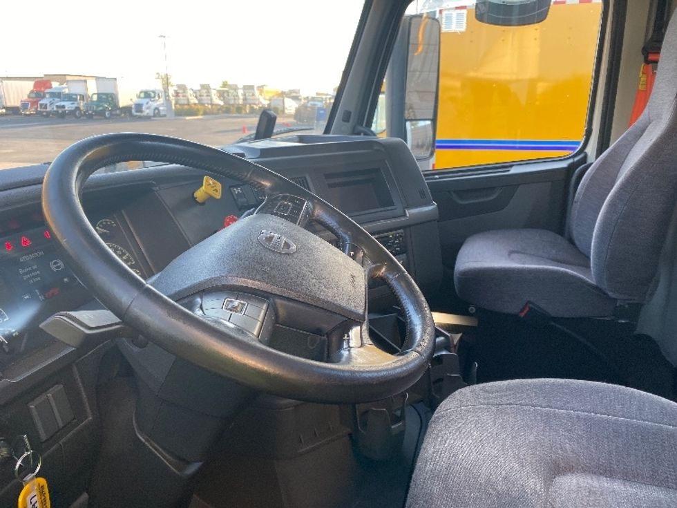 Day Cab Tractor-Heavy Duty Tractors-Volvo-2020-VNR64300-Fontana-CA-471,071\n\t\tmiles-$ 55,000 - Image 10