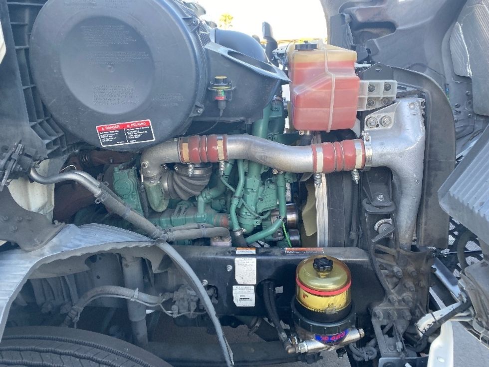 Day Cab Tractor-Heavy Duty Tractors-Volvo-2020-VNR64300-Fontana-CA-471,071\n\t\tmiles-$ 55,000 - Image 15