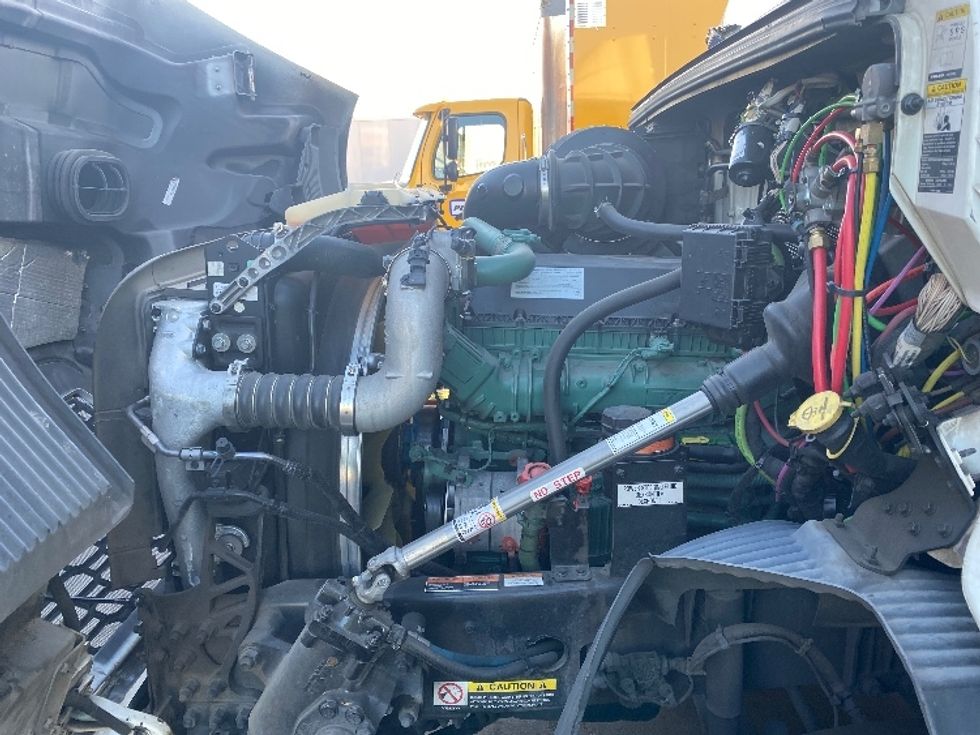 Day Cab Tractor-Heavy Duty Tractors-Volvo-2020-VNR64300-Fontana-CA-471,071\n\t\tmiles-$ 55,000 - Image 16