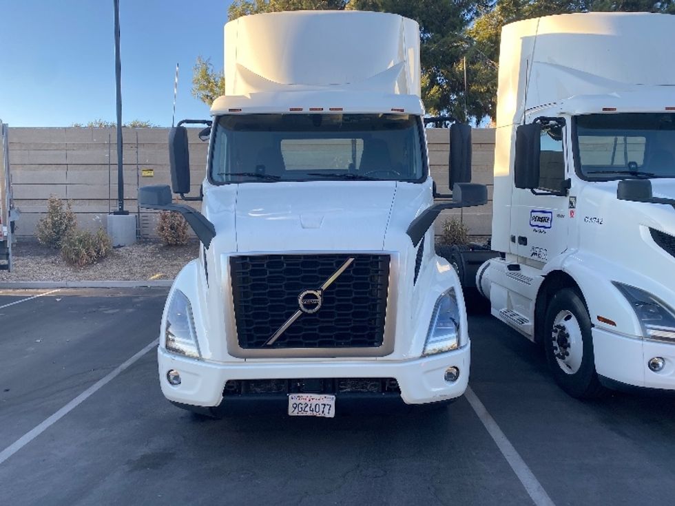 Day Cab Tractor-Heavy Duty Tractors-Volvo-2020-VNR64300-Fontana-CA-471,071\n\t\tmiles-$ 55,000 - Image 2