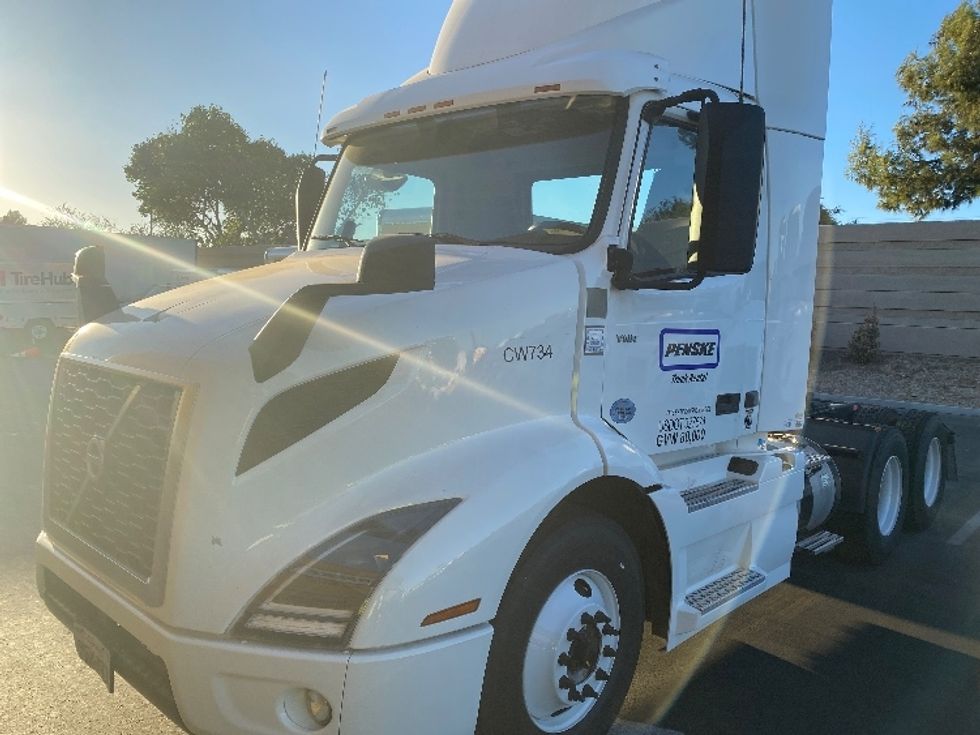 Day Cab Tractor-Heavy Duty Tractors-Volvo-2020-VNR64300-Fontana-CA-471,071\n\t\tmiles-$ 55,000 - Image 3