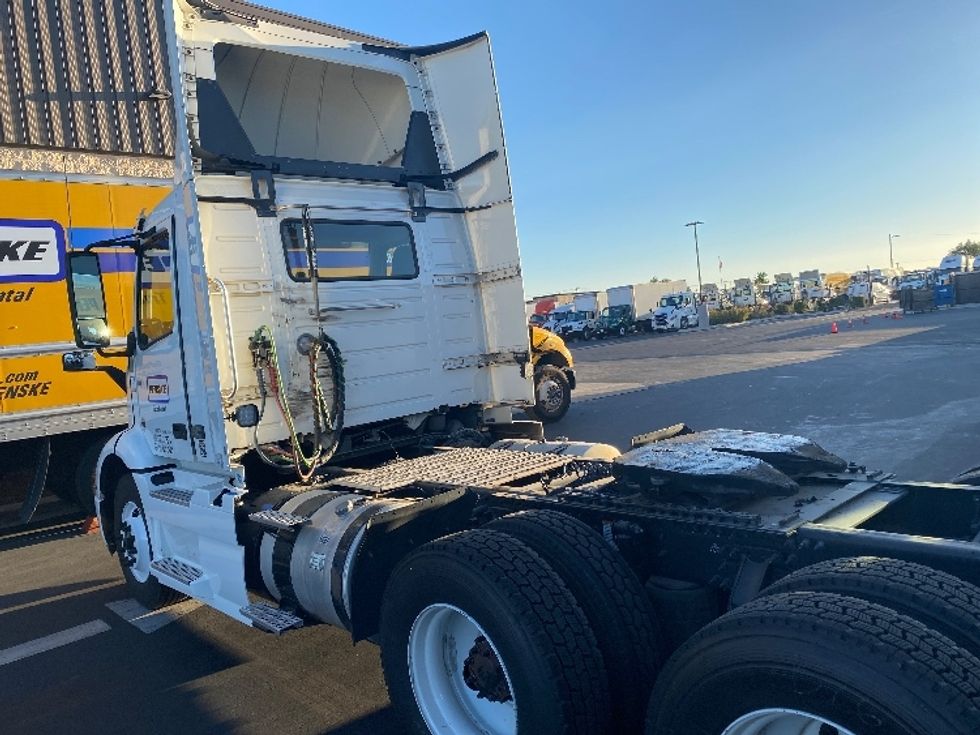 Day Cab Tractor-Heavy Duty Tractors-Volvo-2020-VNR64300-Fontana-CA-471,071\n\t\tmiles-$ 55,000 - Image 5