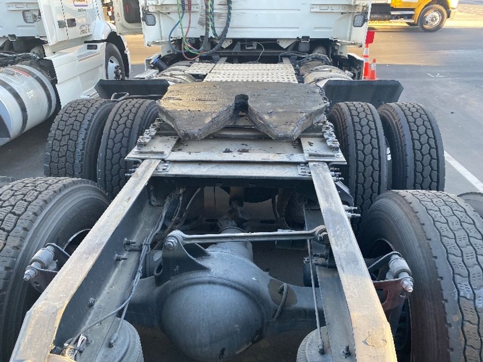 Day Cab Tractor-Heavy Duty Tractors-Volvo-2020-VNR64300-Fontana-CA-471,071\n\t\tmiles-$ 55,000 - Image 6