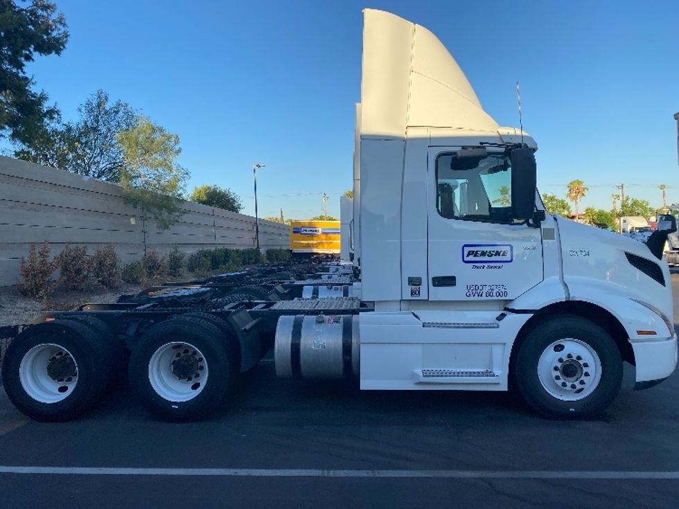 Day Cab Tractor-Heavy Duty Tractors-Volvo-2020-VNR64300-Fontana-CA-471,071\n\t\tmiles-$ 55,000 - Image 8