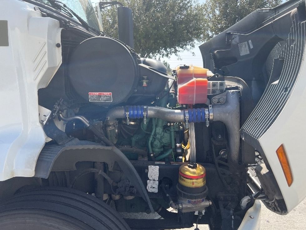 Day Cab Tractor-Heavy Duty Tractors-Volvo-2020-VNR64300-Fontana-CA-471,488\n\t\tmiles-$ 53,750 - Image 15