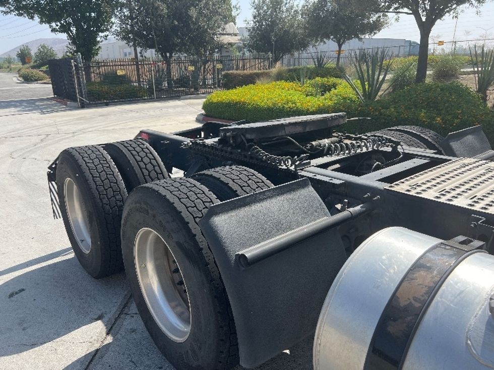 Day Cab Tractor-Heavy Duty Tractors-Volvo-2020-VNR64300-Fontana-CA-471,488\n\t\tmiles-$ 53,750 - Image 17