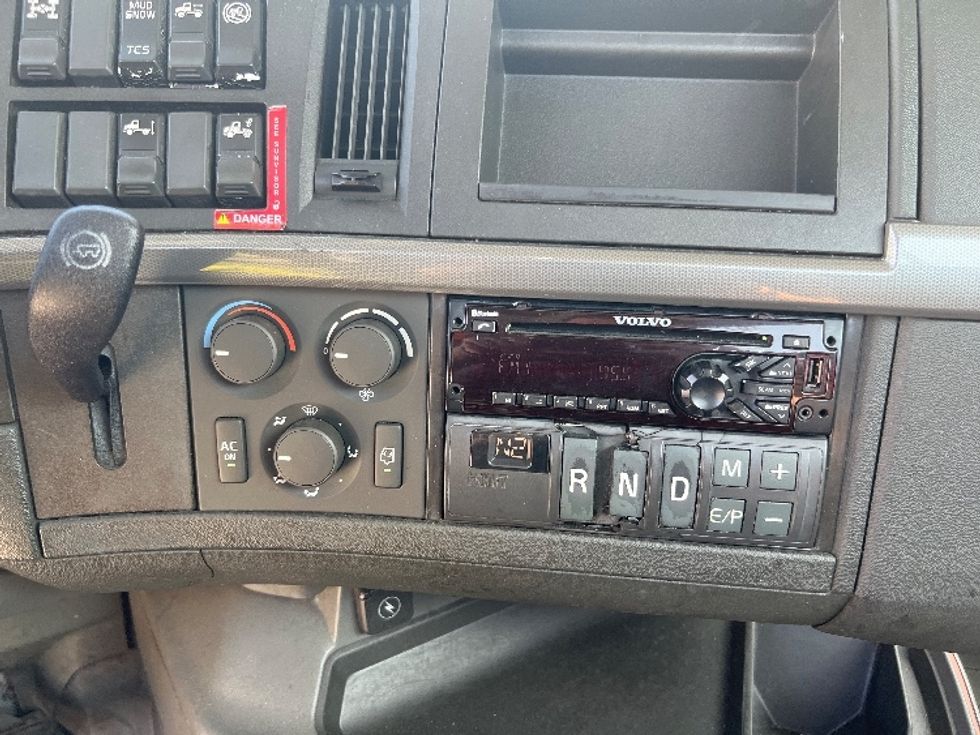 Day Cab Tractor-Heavy Duty Tractors-Volvo-2020-VNR64300-Fontana-CA-471,488\n\t\tmiles-$ 53,750 - Image 20