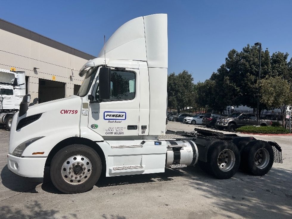 Day Cab Tractor-Heavy Duty Tractors-Volvo-2020-VNR64300-Fontana-CA-471,488\n\t\tmiles-$ 53,750 - Image 4