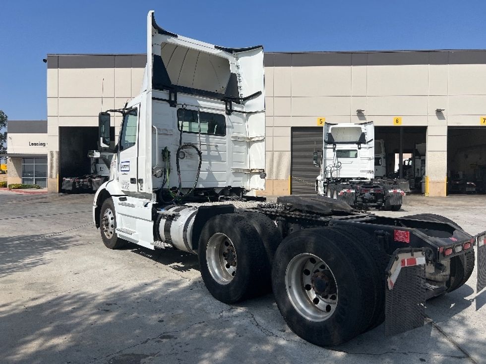 Day Cab Tractor-Heavy Duty Tractors-Volvo-2020-VNR64300-Fontana-CA-471,488\n\t\tmiles-$ 53,750 - Image 5
