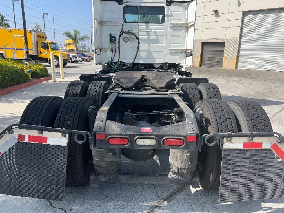 Day Cab Tractor-Heavy Duty Tractors-Volvo-2020-VNR64300-Fontana-CA-471,488\n\t\tmiles-$ 53,750 - Image 6