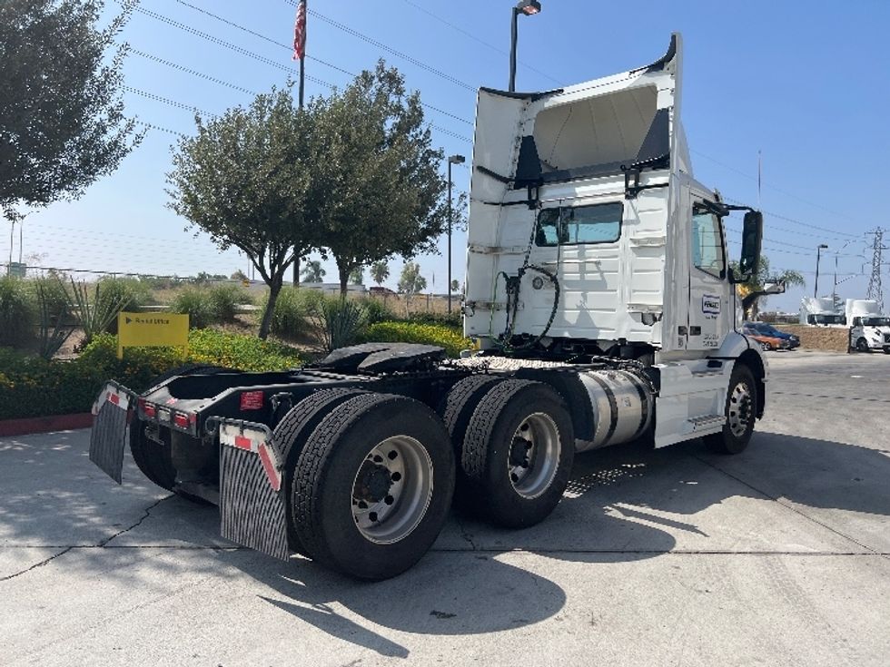 Day Cab Tractor-Heavy Duty Tractors-Volvo-2020-VNR64300-Fontana-CA-471,488\n\t\tmiles-$ 53,750 - Image 7