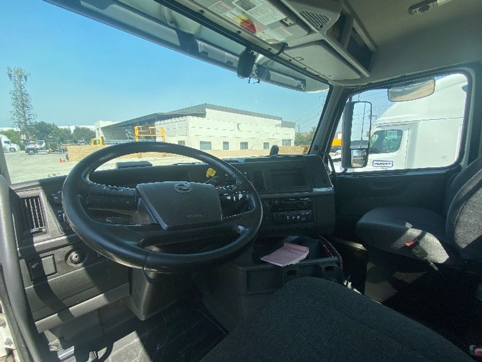 Day Cab Tractor-Heavy Duty Tractors-Volvo-2020-VNR64300-Fontana-CA-473,910\n\t\tmiles-$ 54,750 - Image 10