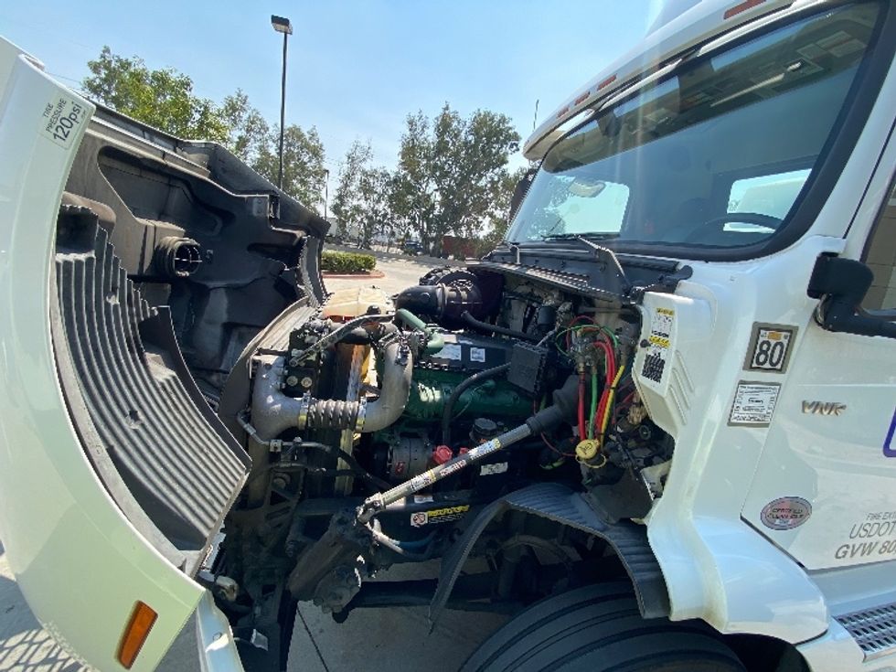 Day Cab Tractor-Heavy Duty Tractors-Volvo-2020-VNR64300-Fontana-CA-473,910\n\t\tmiles-$ 54,750 - Image 16