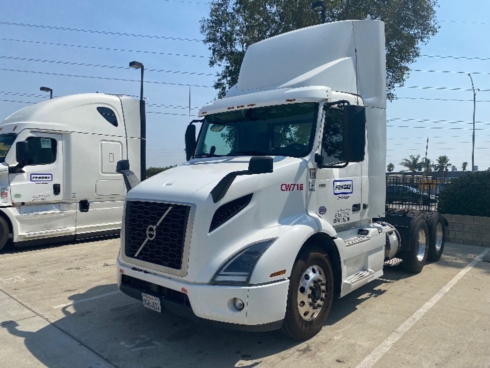 Day Cab Tractor-Heavy Duty Tractors-Volvo-2020-VNR64300-Fontana-CA-473,910\n\t\tmiles-$ 54,750 - Image 3