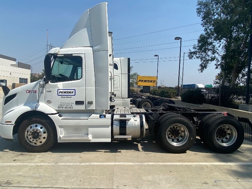 Day Cab Tractor-Heavy Duty Tractors-Volvo-2020-VNR64300-Fontana-CA-473,910\n\t\tmiles-$ 54,750 - Image 4