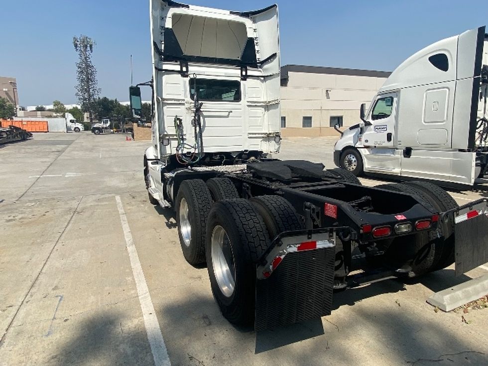 Day Cab Tractor-Heavy Duty Tractors-Volvo-2020-VNR64300-Fontana-CA-473,910\n\t\tmiles-$ 54,750 - Image 5