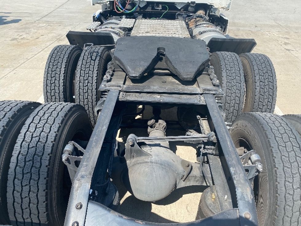 Day Cab Tractor-Heavy Duty Tractors-Volvo-2020-VNR64300-Fontana-CA-473,910\n\t\tmiles-$ 54,750 - Image 6