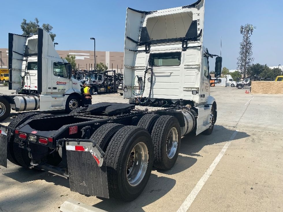 Day Cab Tractor-Heavy Duty Tractors-Volvo-2020-VNR64300-Fontana-CA-473,910\n\t\tmiles-$ 54,750 - Image 7