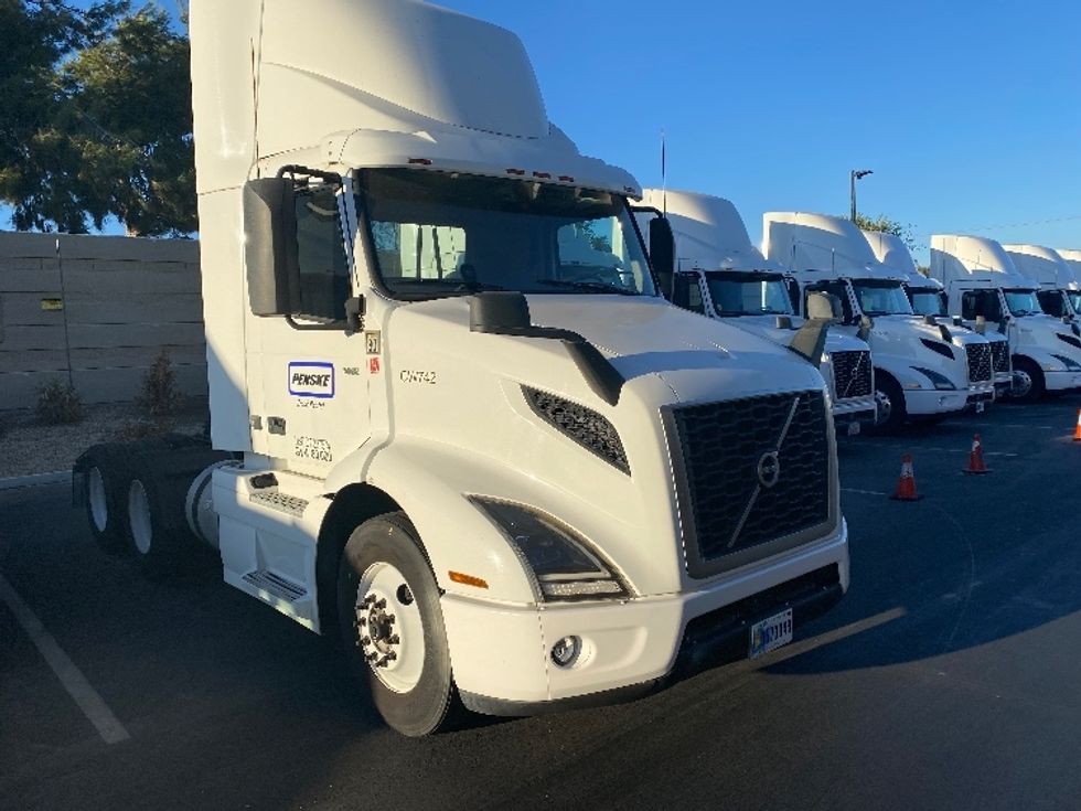 Day Cab Tractor-Heavy Duty Tractors-Volvo-2020-VNR64300-Fontana-CA-478,887\n\t\tmiles-$ 53,000 - Image 1