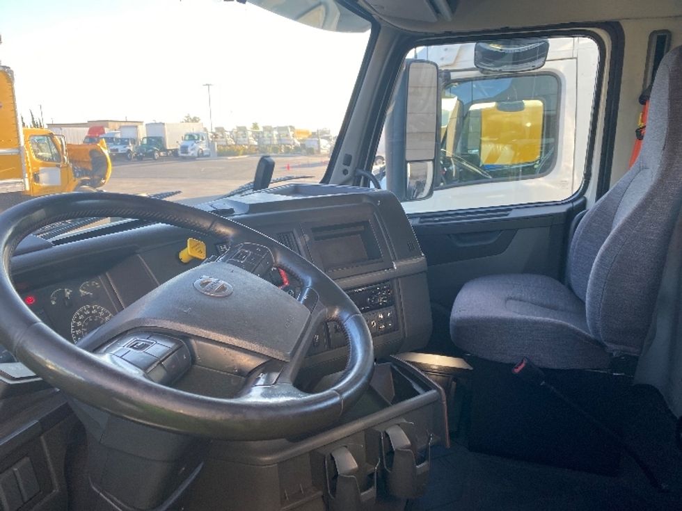 Day Cab Tractor-Heavy Duty Tractors-Volvo-2020-VNR64300-Fontana-CA-478,887\n\t\tmiles-$ 53,000 - Image 10