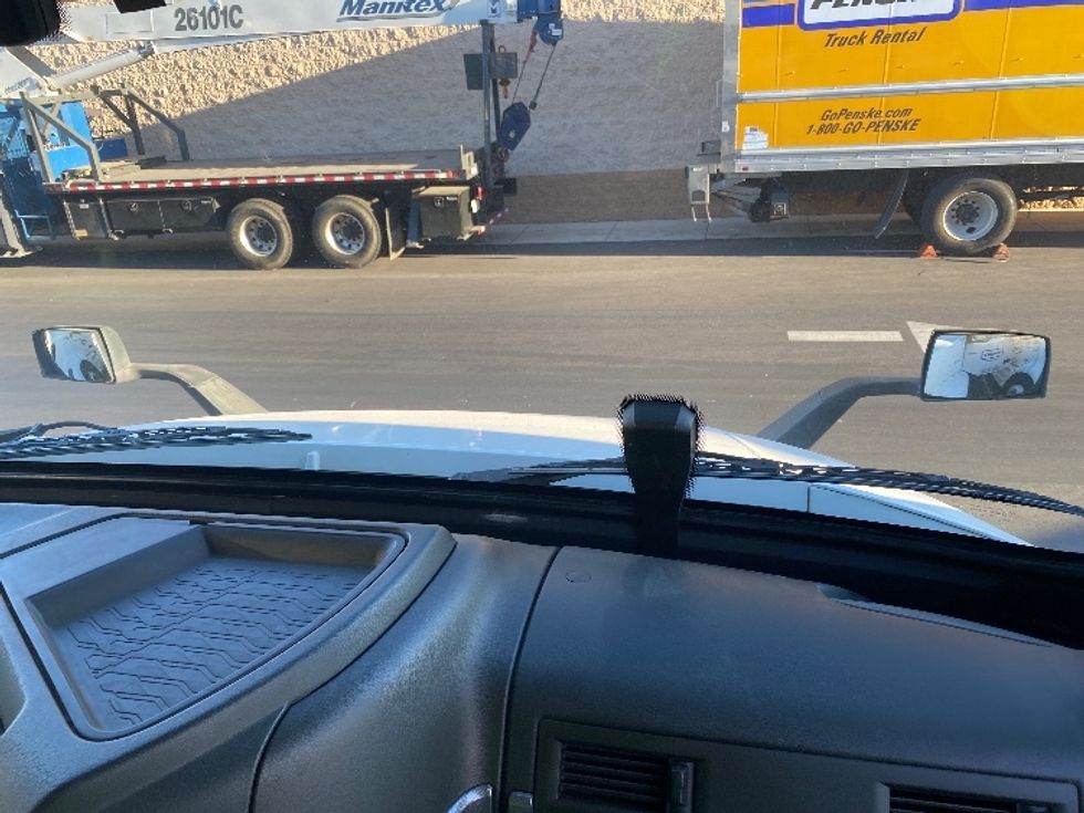 Day Cab Tractor-Heavy Duty Tractors-Volvo-2020-VNR64300-Fontana-CA-478,887\n\t\tmiles-$ 53,000 - Image 13