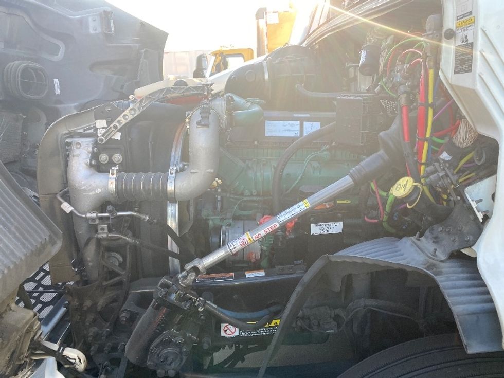 Day Cab Tractor-Heavy Duty Tractors-Volvo-2020-VNR64300-Fontana-CA-478,887\n\t\tmiles-$ 53,000 - Image 16