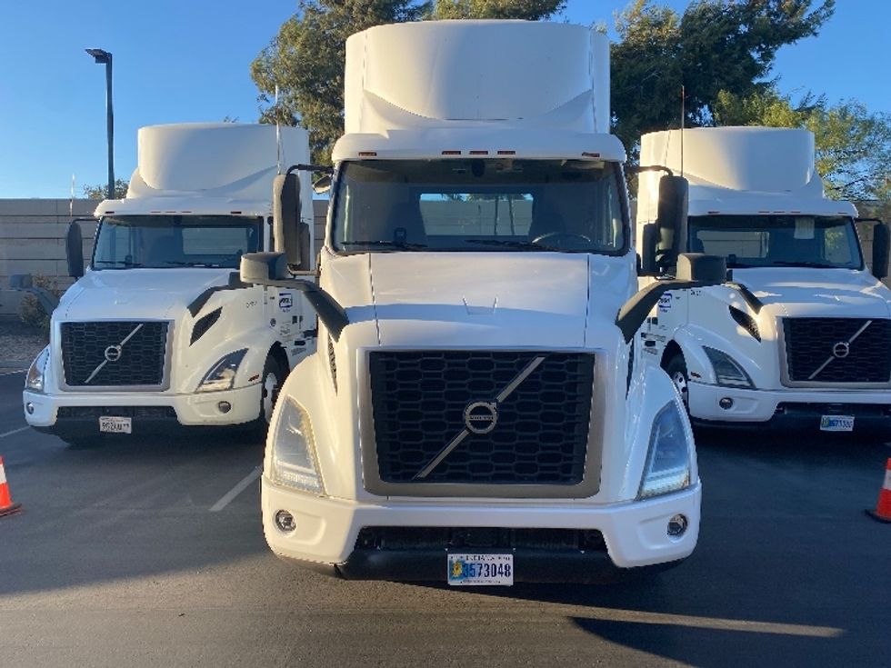 Day Cab Tractor-Heavy Duty Tractors-Volvo-2020-VNR64300-Fontana-CA-478,887\n\t\tmiles-$ 53,000 - Image 2