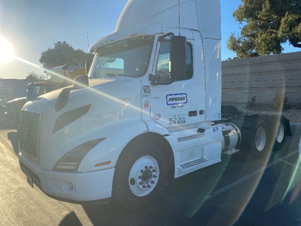 Day Cab Tractor-Heavy Duty Tractors-Volvo-2020-VNR64300-Fontana-CA-478,887\n\t\tmiles-$ 53,000 - Image 3