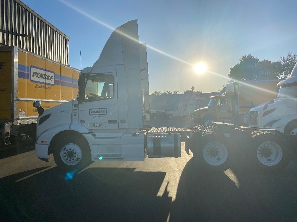 Day Cab Tractor-Heavy Duty Tractors-Volvo-2020-VNR64300-Fontana-CA-478,887\n\t\tmiles-$ 53,000 - Image 4