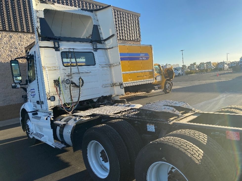 Day Cab Tractor-Heavy Duty Tractors-Volvo-2020-VNR64300-Fontana-CA-478,887\n\t\tmiles-$ 53,000 - Image 5
